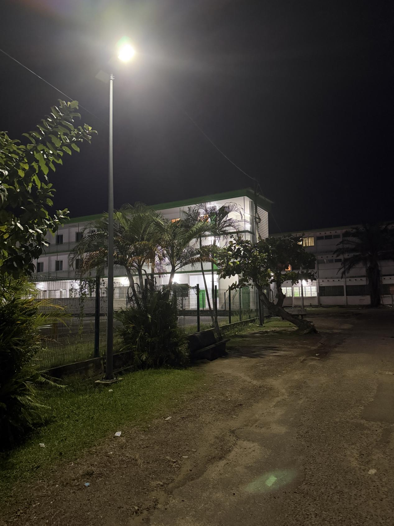 Price Comparison and Performance Evaluation of 60W All-in-One Solar Street Lights (Proven Effective in Real-World Testing)