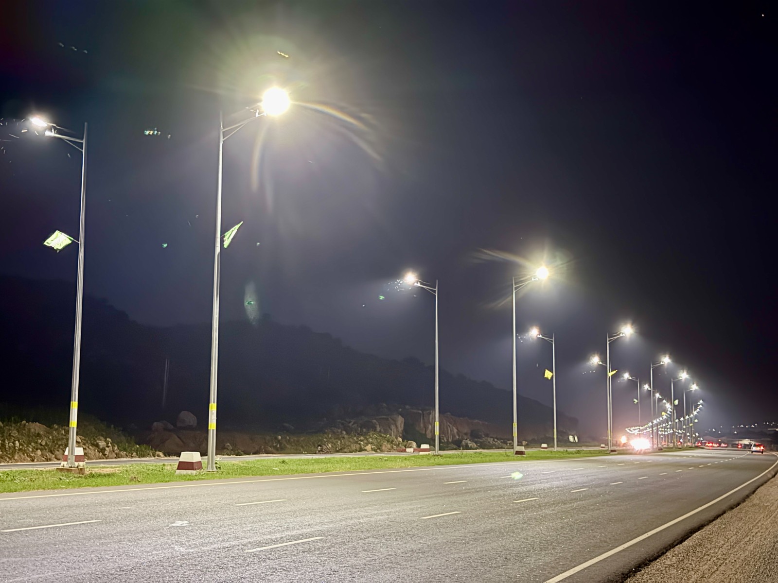 ST2-160 solar street light used for Nigeria highway lighting project ST2-160 solar street light used for Nigeria highway lighting project